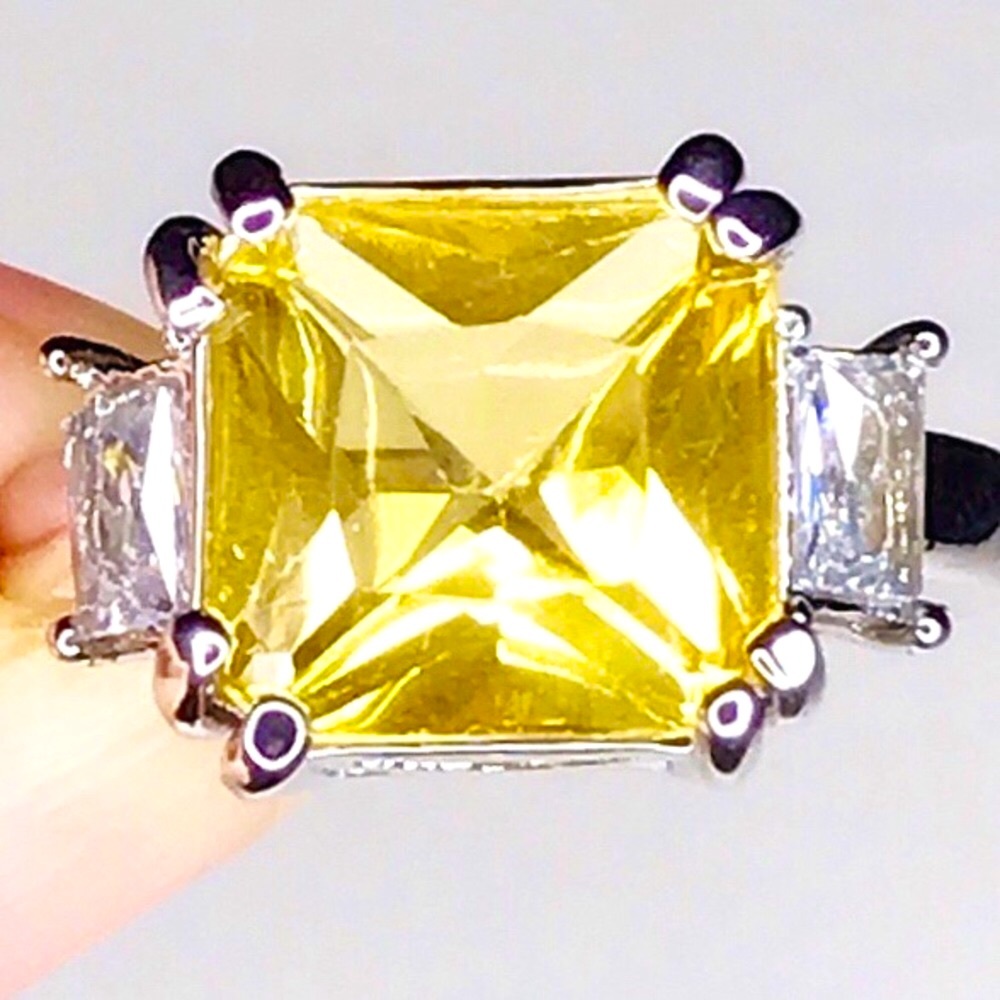 Youthful Yellow Cubic Zirconia Ladies Cocktail Ring - Picture 1 of 8